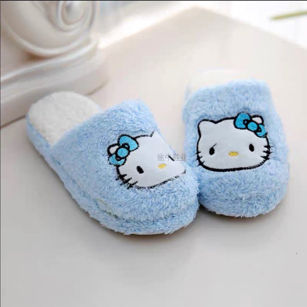 Hello Kitty Blue Slipper Size 7